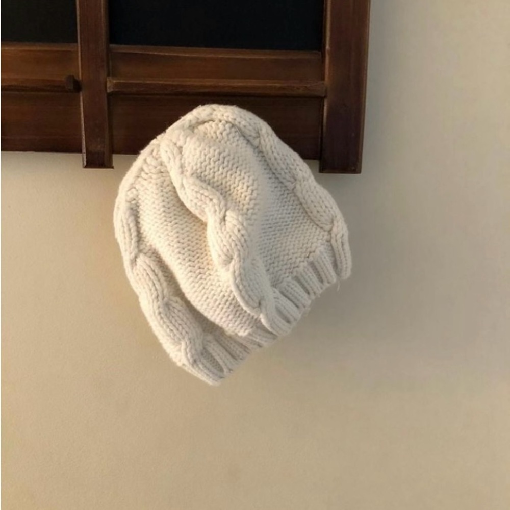 Girls White Spring/Fall Hat, Knitted (Joe) - Size 0-12
Months